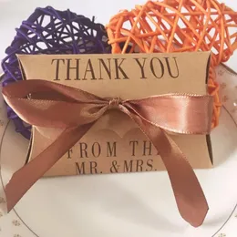 Geschenkverpackung 50pcs Vielen Dank, Herr Mrs Pillow Candy Box mit Bändern rustikale Hochzeitsbevorzugungen Kraft Weihnachtsschokoladenversorgung