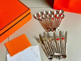 Einfache Geschirrssätze sechs Personen Mahlzeiten 24-Pieces von Messergabeln und Spoons Western Tailware Set Festival Geschenke