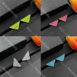 Orecchini di design a triangolo classico 4 orecchini color citatoli per le orecchie triangolari