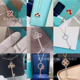 S925 Silver Tiffanyjewelry Heart Pendants gegen Gold High Edition Key Halskette Damen Neue Full Diamond Sonnenblume Anhänger Schneeflockenkronenkron -Kronkragen Kette
