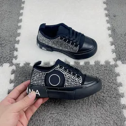Lyxiga barnskor babysko designer skor set med diamanter barn casual skor barn sneaker promenader fotkedjor för flickor pojkar märkesskor