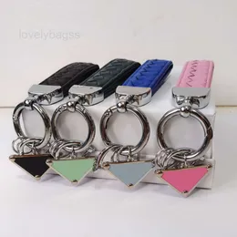 Keychains Lanyards Designer Männer Frauen Autoschlüsselketten Schlüsselringliebhaber Schlüsselkain Echtes Leder -Gewebe -Anhänger Ringzubehör mit Schraubendreher 2024