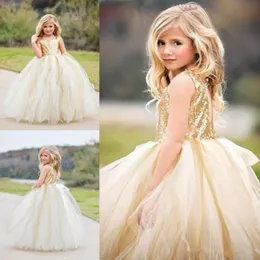 2020 Gold Ballsown Girl Pageant Elbiseleri Mücevher Boyun Sequins Sleeveless Çiçek Kız Önlükler Durum Hollow Sırt Glitter Doğum Günü Gowns 241s