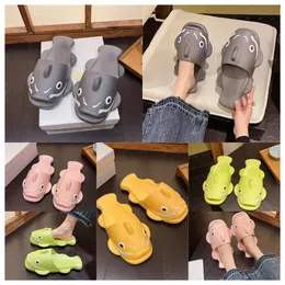 2024 Luxury Designer Funny Personalized Slippers Men Wearing Externally Summer Home pink Non slip Soft Sole Couples Stepping Feeling Cool sandal Women