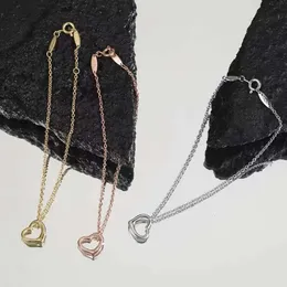 S925 Silber Tiffanyjewelry Heart Pendant Hochversion Sterling Armband ausgehöhltes Geliebter Anhängerarmband für Frauen leichte Luxusdesign Vielseitig vielseitig