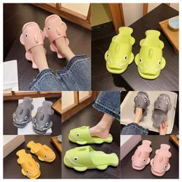 Luxury Designer Funny Personalized Slippers Mens Wearing Externally Summer Home pink yellow Non slip Soft Sole Couples Stepping Feeling Cool sandal Women
