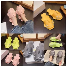 2024 Designer Funny Personalized Slippers Mens Wearing Externally in Summer Home pink yellow Non slip Soft Sole Couples Stepping Feeling Cool sandal for Women