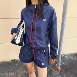 Desinger Womens Tracksuit Home Spring Summer New Womanスポーツショーツドレスジッパーナイロンジャケット刺繍文字ラッシュジャケット日焼け止めスーツ