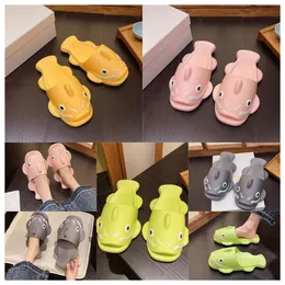 2024 new Luxury Designer Funny Personalized Slippers Men Wearing Externally Summer Home pink yellow Non slip Soft Sole Couples Stepping Feeling Cool sandal Women