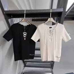 T-shirt Designer femminile 2024 primavera/estate Nuovo temperamento bianco e nero Casual-Neck Pullover Pullover Short Short Letter Design T-shirt PFF6