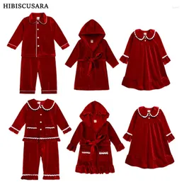 Zestawy odzieży Bożego Narodzenia chłopca dziewczyna czerwona piżama na rok Velvet Kids Family Match Pejamas Bathobe Outfits Dzieci PJS odzież domowa