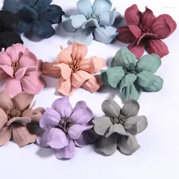 Dekorative Blumen 200pcs 5 cm handgefertigte DIY -Stoffblume für Hochzeitseinladungen Künstliche Kleidungsschuhe Braut Bouquet Bastelprojekte