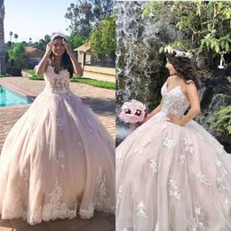 2022 Abiti da quinceanera sbalorditivi Vedi sebbene Top Sweetheart Lace-up Applique Ball Gowns Prom Sweet 16 vestiti DE Soiree Evening Wea 2918