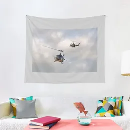 Tapestries Bell UH -1 Iroquois helikoptrar - (ett par hueys) Tapestry Room Decorations Eesthetics Things to Decorate