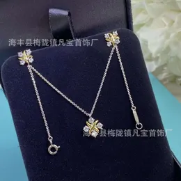 S925 Silber Tiffanyjewelry Heart Pendants Klassiker Vier Diamond Cross Halskette Damen x Anhänger vier Blatt -Graskragen Kettenohrstolzen gerade