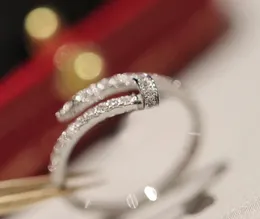 2024V Золотое роскошное качество качественной панк -полоса Тонкое кольцо для ногтей с бриллиантом в двух цветах, покрытых женщинам, подарки для ювелирных изделий.