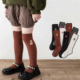 Kinder Socken Kinder Baby koreanische Cartoon Bären Herzstich Knie hohe lange Herbst Frühling Feste Farbstrümpfe für Mädchen Jungen billig D240528