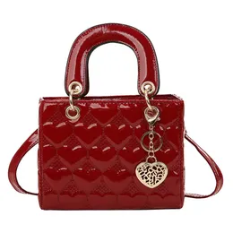 Famous brand bag texture foreign style hand-held Dai Fei bag women's 2024 new European and American fashion crossbody bag Lingge chain bag Designer bag
