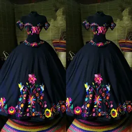 2023 Siyah Quinceanera Omuzdan Kıyafetler Meksika İşlemeli Charro Tatlı 16 Elbise Balo Kıyafetleri Saten Vintage 1606