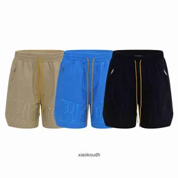 Short designer di fascia alta Rhude per pantaloncini estivi ricamati alla moda per pantaloni da spiaggia per abbigliamento casual da uomo con etichette originali 1: 1