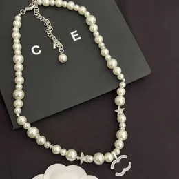 Новый стиль женский ожерелье роскошные бренды для подвесной ожерелья для бутик -дизайнерские ювелирные ювелирные украшения с бикской девушкой подарком IIMI