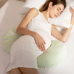 Protezione della vita delle donne in gravidanza, sonno, sdraiati, cuscini multifunzionali a forma di U per sostenere l'addome durante la gravidanza, con in mano il cuscino,