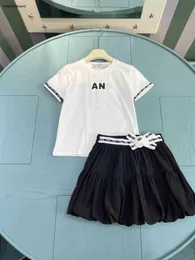 Neue Baby-Tracksuits Summer Girls Dress Kids Designer Kleidung Größe 110-160 cm kurzärmeliges T-Shirt und Schmetterling dekoriert kurze Rock 24may
