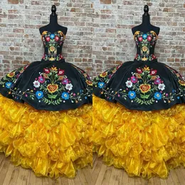 2022 Vintage Siyah Sarı Quinceanera Elbiseler Meksika tarzı çiçekler işlemeli fırfırlar Straplez Dantel-up Tatlı 15 Kız Charro 224k
