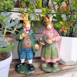 装飾的な置物2PCSガーデンデコレーションカップルウサギ飾り屋外イースターレトロなデスクトップホームファニッシュ