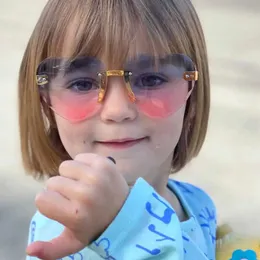 Okulary przeciwsłoneczne modne okulary przeciwsłoneczne w kształcie serca dla chłopców i dziewcząt słodkie gradientowe szklanki na zewnątrz 400 okulary D240514