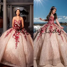 Pretty Rose Gold and Red Lace Quince Dresses 2023 Sweetheart Lace-Up Corset Top Sparkly paljetter Applique Quinceanera klänningar 2281