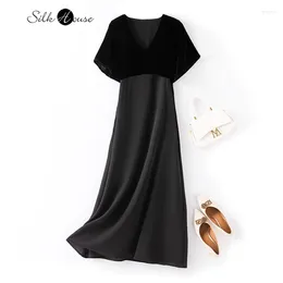 Festklänningar Kvinnors modedesign Sense Silk Velvet Dress V-Neck Flare Sleeve Temperament Långt naturligt Mulberry Slim