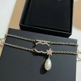 Lyxig 18k guldpläterad halsband gjord av mässingsmaterialdesigners Nya små smycken hänge halsband av hög kvalitet charmig tjejhalsband med låda födelsedagsfest
