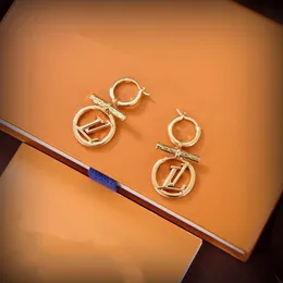 High Quality Designer High Luxury Hot Swept The Classic Elements Of The Fashion Industry High End Exquisite Earrings Top Electroplated Letter Earrings L55