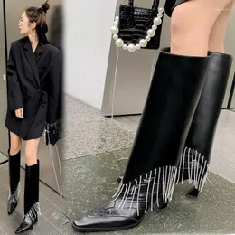 Bot Seksi Kadınlar Sivri Ayak Ayakkabı Fringe Rhinestone Metal Decro Spike Topuklu 7cm Diz Yüksek Ayak Bileği Patent Deri Kayma