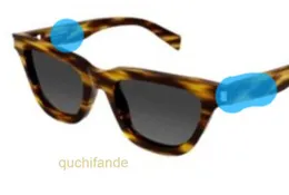 Klassische Marke Retro yoiillill Sonnenbrille Occhiali da Sole Modello 462 Schwuchtel Colore 016 Super modischer täglicher Sonnenschutz