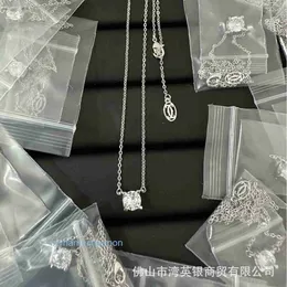 Designer Croitres Nacklace Conjunto simples pingente de colar de diamante único Diamond Bulling com 18k Gold Set One Four Claw Octagonal Pingente Golchain