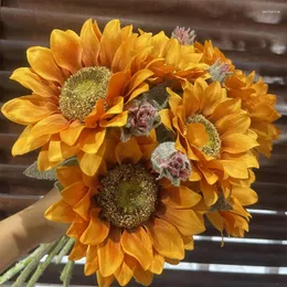 結婚式の花1バンチラグジュアリーフェイクフラワーオーナメントシルクブーケ人工的な大きな太陽花柄の黄色いヒマワリ