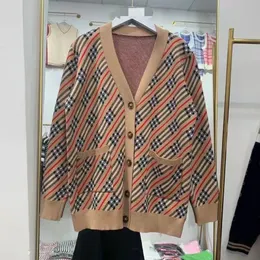 Designer da moda Mulheres Cardigan Sweaters Soft Cashmere Knit Tops Button Cardigans Design Decoração Sweeters S-L