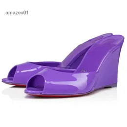 Com caixa de calcanhar de fundo vermelho, sapatos de luxo de luxo de luxo de luxo de verão Sandália Dolly Zeppa 85 mm MULES PATENTE CAWED SANDALS NOME