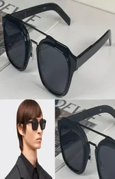공식 웹 사이트 The New Occhiali Eyewear Collection Sunglasses SPR 07 기능 정사각형 전면 현대적인 느낌 개선 CO8581483로 만든 프레임