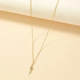 Anhänger Halskette Version Minimalistischer und modischer Blitz anheizt Halskette Feminin und trendy mit Diamantverzierungen Pullover Kette J240514