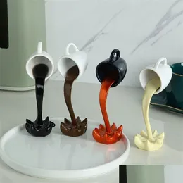 Dekorativa föremål Figurer Harts Statyer Flytande kaffekoppkonst SCPTURE Hem Kök Decoration Hantverk Spillande Magi som häller L DH0IR