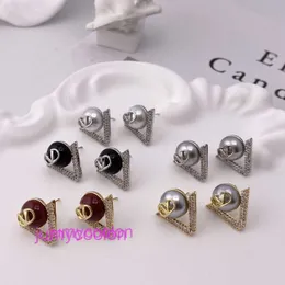 Aavaleno Top Edition Designer Delicate Earring V Letter Micro Inlaid Light Lightury Luxury Small and Dversatile Earrings Daily Commuting Fashion Advanced Design