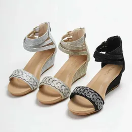 Sommersandalen 2024 Frauen Flash Diamond Römische Schuhe Keilabsatz Fashion Dark Muster Cross Gurte Zip Ladies Party Berufung SAA