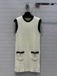 스트레이트 튜브 미니멀리스트 스웨터 소매 무슬림 드레스 런웨이 2024 새로운 여름 가을 오 목 패션 디자이너 드레스 브랜드 같은 스타일 드레스 0514-6