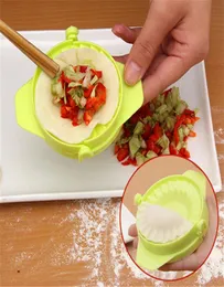 DIY dumplingsメーカーツールプラスチックJiaozi Pierogi Mold 9cm Dumpling Mold Clips Baking Molds Pastry Kitchen Tools Accessories DBC BH2947326