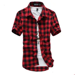 Męskie koszule Red and Black Travid Shirt męska MENS Summer Modna Chemise Gay Geruite Krótka Mouw Bluzka Drop Relivery Ubrania DHT4O