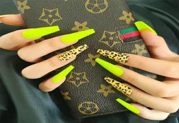 24pcs voll Cover extra langer Sarg Falsch Nagel Elegant glänzend fluoreszierende Leopardendruck gefälschte Nägel für Frauen Mädchen Maniküre Tools3982074