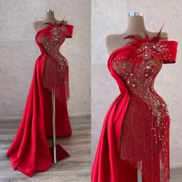 顧客はしばしばプロムドレスを購入しましたラインイブニングドレス赤い肩のスパンコール床の長さチュールとフェザー3Dフラワービーズシーケイ239S